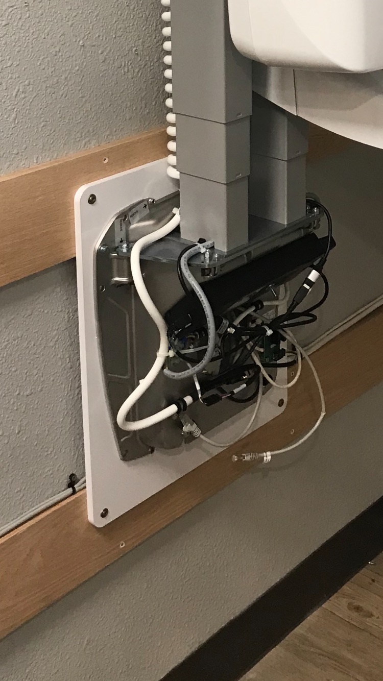 EXTERNAL WOOD BACKING MUST CATCH 3 INTERNAL STUDS